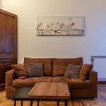 Lägenhet Guesthost - Charming Near Piazza Di Spagna *