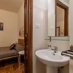 Guesthost - Charming Near Piazza Di Spagna Lägenhet *