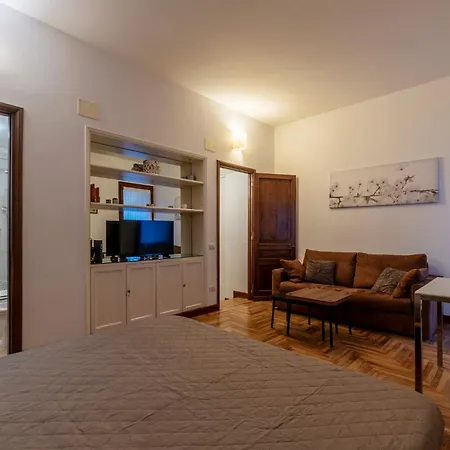 Daire Guesthost - Charming Near Piazza Di Spagna