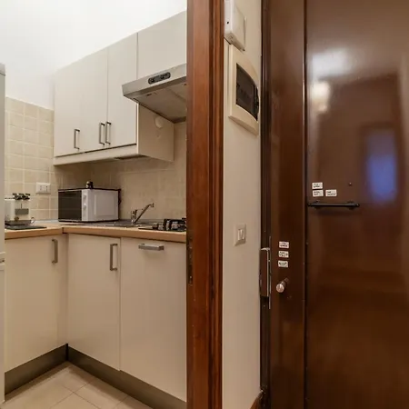 Guesthost - Charming Near Piazza Di Spagna *