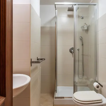 Guesthost - Charming Near Piazza Di Spagna * Roma