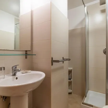 Guesthost - Charming Near Piazza Di Spagna Daire Roma