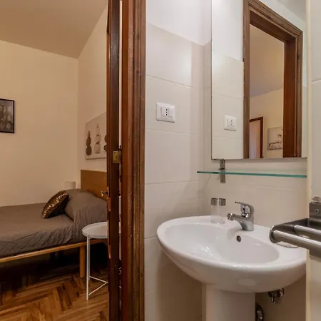 Guesthost - Charming Near Piazza Di Spagna Daire *