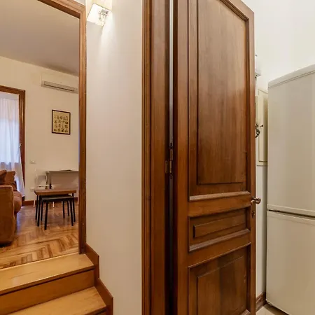 Guesthost - Charming Near Piazza Di Spagna Lägenhet *
