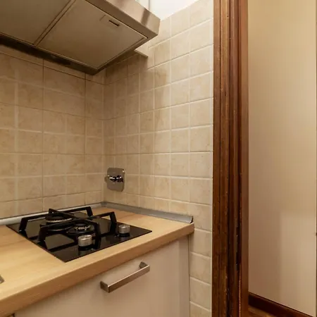 Guesthost - Charming Near Piazza Di Spagna *