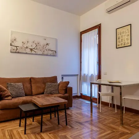 Guesthost - Charming Near Piazza Di Spagna