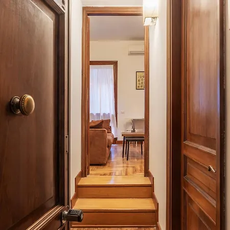 Guesthost - Charming Near Piazza Di Spagna *