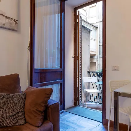 Guesthost - Charming Near Piazza Di Spagna